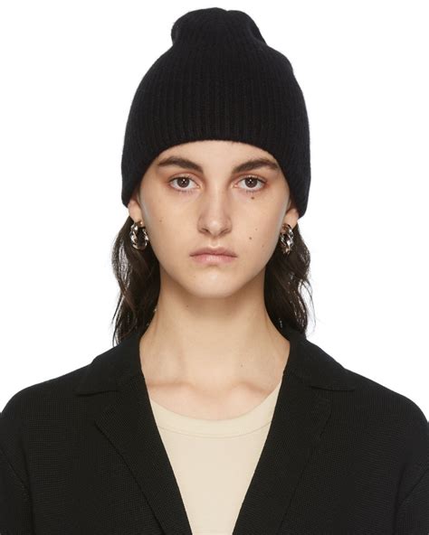 Ribbed Cashmere Beanie in Black 